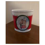 (HC)ï¿½Vtg Holiday Tin Carolerï¿½6x4x6.5