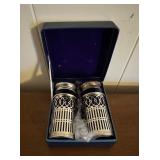 (DR)ï¿½Salt & Pepper Shakersï¿½4x4x7.5