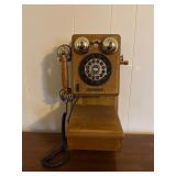 (LR)ï¿½Vtg Top Bell Telephoneï¿½10.5x7x17