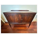 (DR)ï¿½Vtg Wooden Sideboardï¿½42x19x33