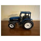 (LR)ï¿½Vtg. New Holland Toy Tractorï¿½11x6x7