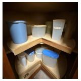 (K)ï¿½Vtg Tupperware Containers.