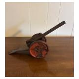 (DR)ï¿½Vtg Metal Toy Cannonï¿½13x4x7