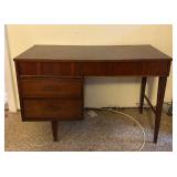 (LR)ï¿½Mid-Cent-Mod Deskï¿½45x18x31