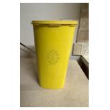 (K)ï¿½Vtg Yellow Tupperware Canisterï¿½6.5ï¿½10.5