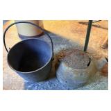 Vtg Cast Iron Kettle and Pot Set