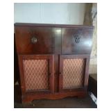 Silvertone Cabinet Stereo - Read Details