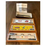 HO Scale Tyco Train Cars Set