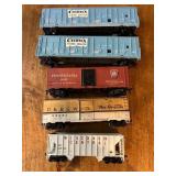 5 Vtg Model Train Cars