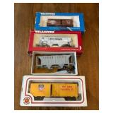 4 HO Scale Model Train Cars