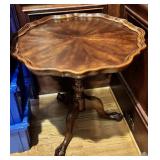 Wood Pedestal Side Table With Scalloped Top