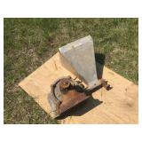 Alumni Fertilizing Distributor