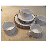Golden Traditions Porcelain Set