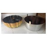 Bundt and Mibro Baking Pans