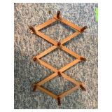 Expandable Wooden Wall-Mounted Peg Rack