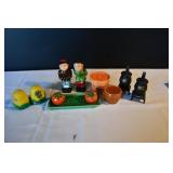 Vtg Salt & Pepper Shakers