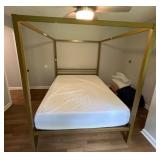 Queen Size Canopy Bed With Mattress