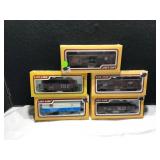 5 Life-Like Train Cars