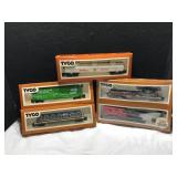 5 Tyco Train Cars in Box