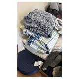 Assorted Household Linens, Cushions, Winter +++