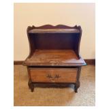 Vtg Wooden Nightstand w/Drawerï¿½22.5x15x26