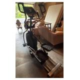 Spirit XE895 Elliptical Trainer
