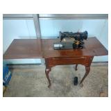 1947 Singer 15-91 Sewing Machine & Table