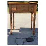 Singer Sewing Machine w/Wooden Table