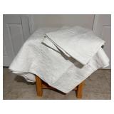 White Textured Quilt w/Shams105×88