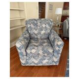 Copley Court Swivel Accent Chair33.5x34x36