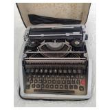 Olivetti Underwood Lettera 33 Typewriter