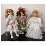 Porcelain Dolls With Outfits17"