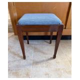 Bench w/Upholstered Seat17x15x19