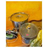 2 Pots