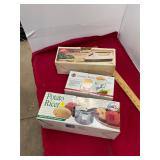 3 Kitchen Items Lot