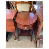 Benck Mahoghany End Table