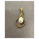 14K & Pearl Pendant