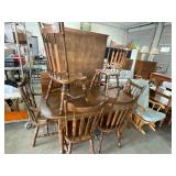Quality Dinning Table w/ 8 Chairs & 2 Leaves