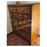 Elegant Vintage Chest of Drawers - Timeless Charm