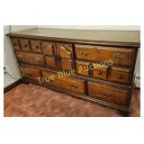 Elegant 9-Drawer Bureau: A Timeless Addition to Yo