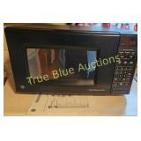 Vintage GE Microwave Oven - Model J E1240GW 001 (1