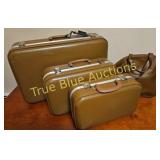 Vintage Brown Luggage Set - Classic Travel Essenti