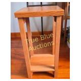 Mid-Century Modern Wooden Side Table - Elegant Min