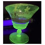 VINTAGE CAMBRIDGE URANIUM WINE GLASS w GOLD HUNT