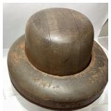 ANTIQUE WOODEN HAT MOLD, SIZE 7 1/4