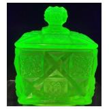 VINTAGE WESTMORELAND URANIUM GLASS QUILT PATERN