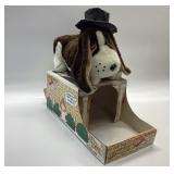 1986 ELVIS PRESLEY MUSICAL HOUND DOG