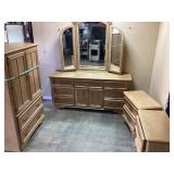 5 PIECE STANLEY FURNITURE BEDROOM SUITE