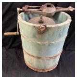 VTG. WHITE MOUNTAIN FREEZER HAND CRANK ICE CREAM