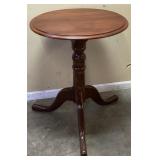 VTG. QUEEN ANNE STYLE TRIPOD TEA TABLE